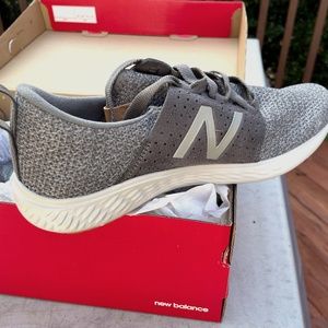 Brand New New Balance Mens Sneakers Size 8M
